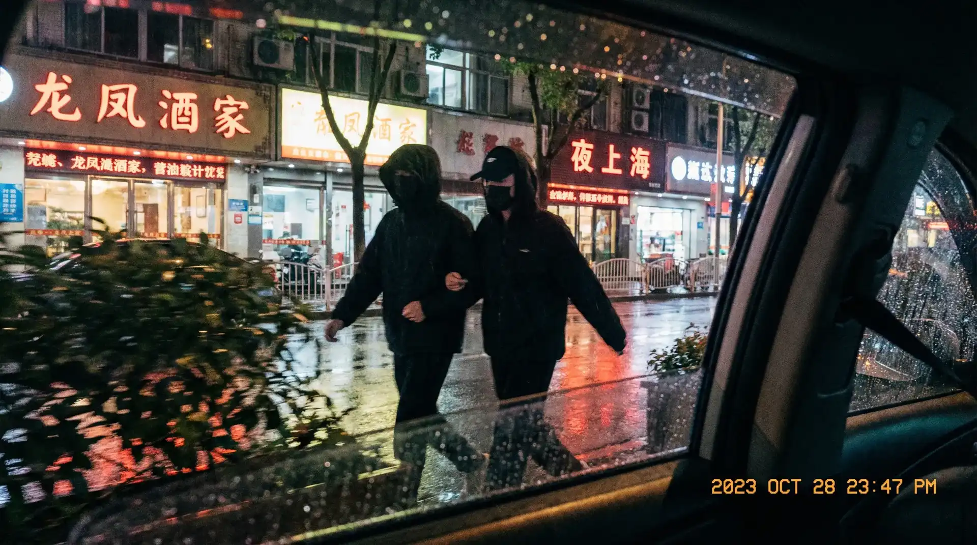 麻豆映画自制传媒 - 顶流明星深夜密会现场抓拍照片